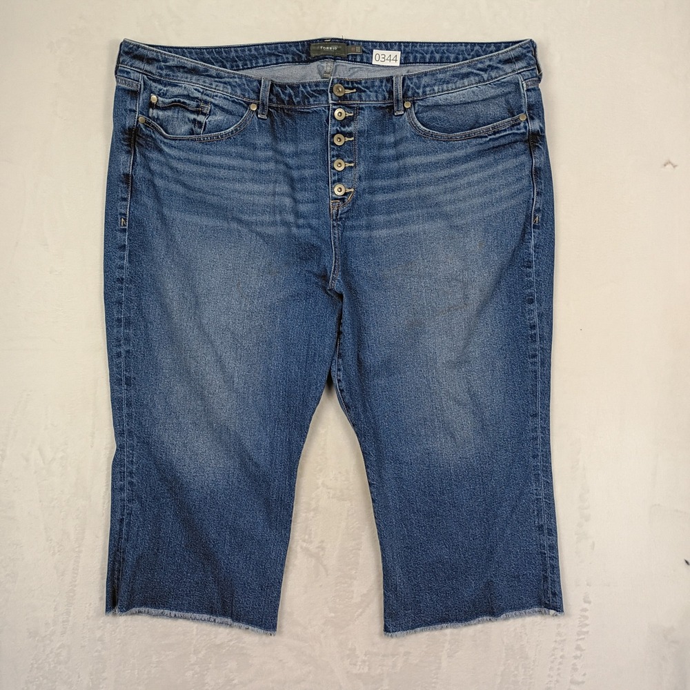 Torrid Capri Jeans Womens 22 Blue Button Fly Raw Hem Denim Crop Summer Boho